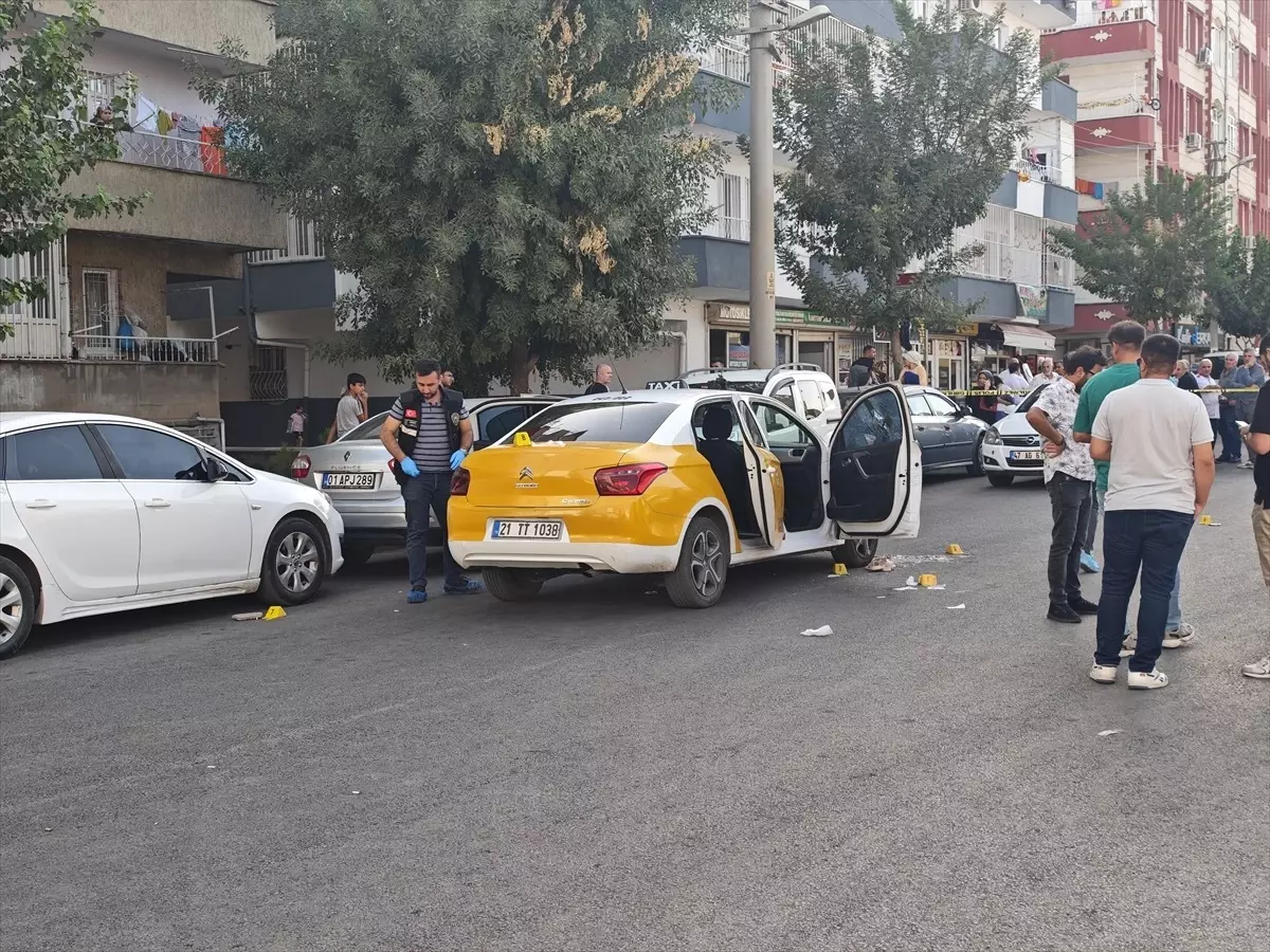 Diyarbakır\'da Takside Silahlı Saldırı