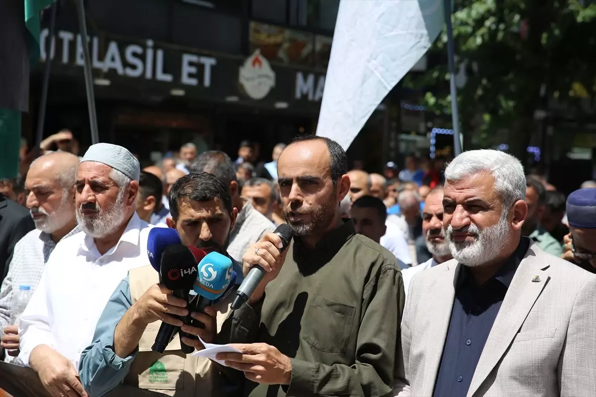 Diyarbakır\'da Peygamber Karikatürüne Tepki