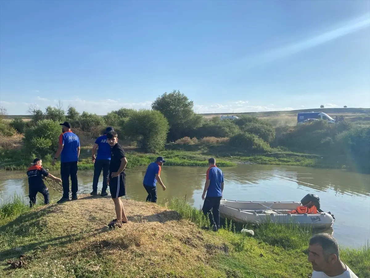 Dicle Nehri\'nde boğulma tehlikesi: Genç kayboldu