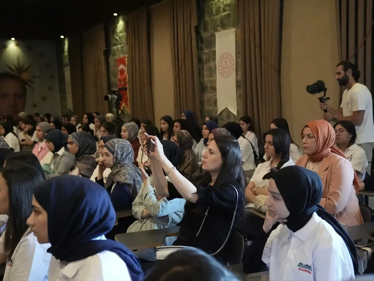 Diyarbakır\'da "Maziden Atiye Diyarbakır" öğrenci programı başladı