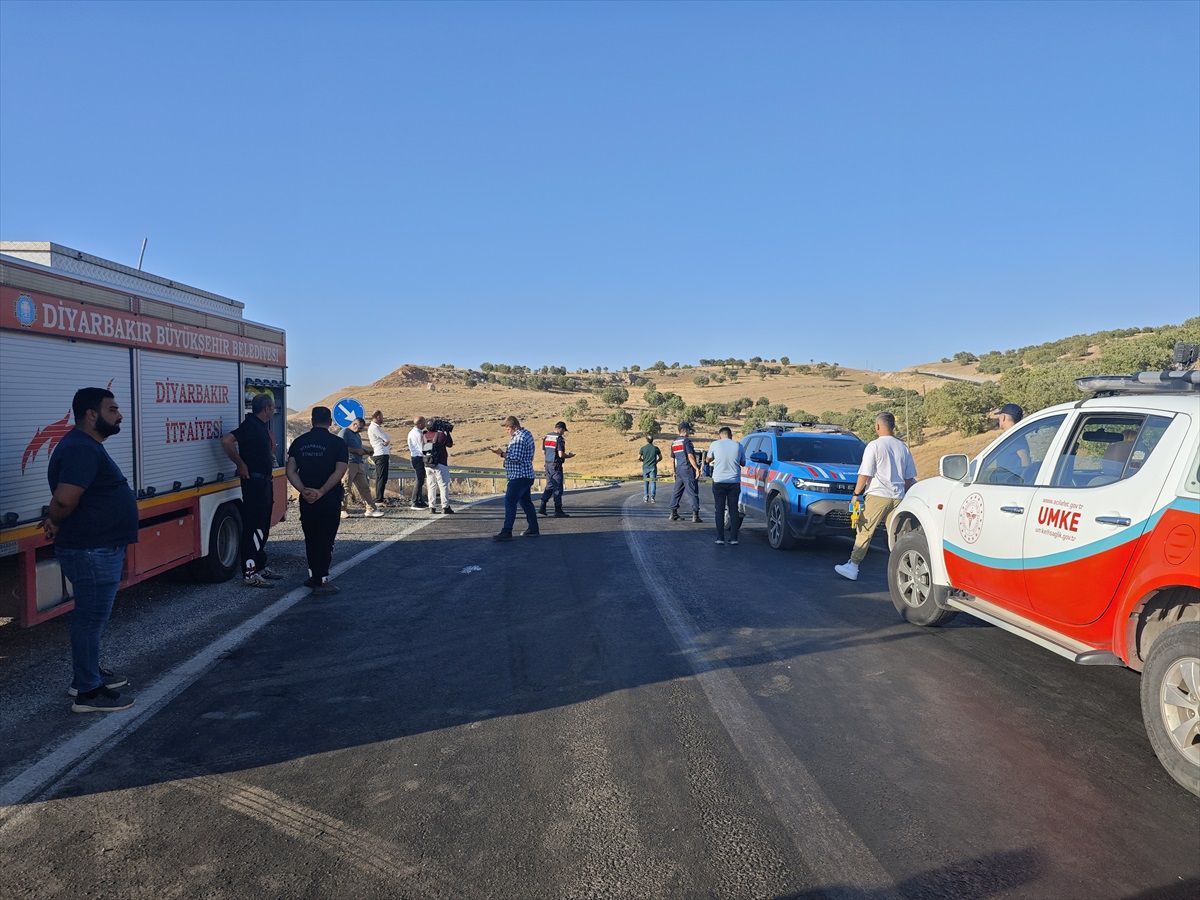 Diyarbakır\'da Minibüs Devrildi: 1 Ölü, 15 Yaralı