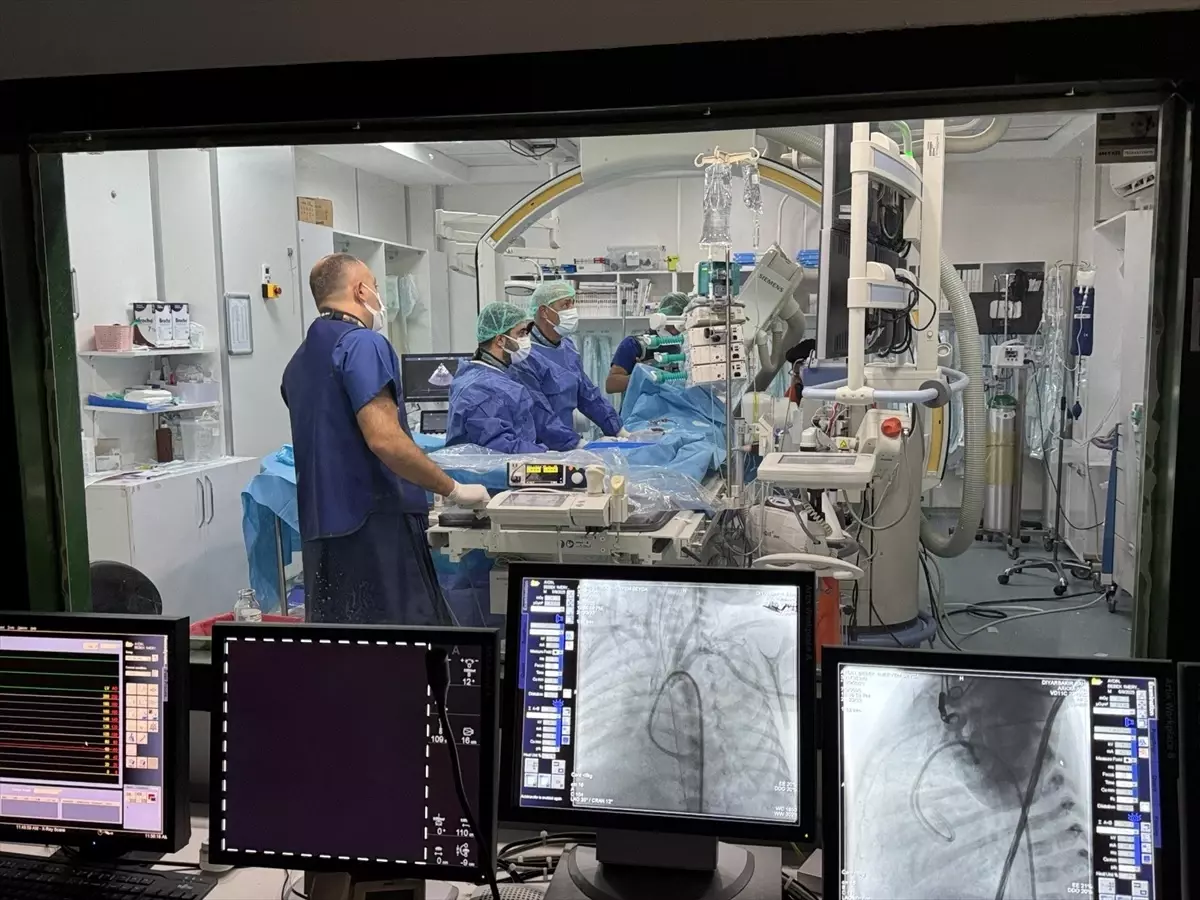 Nadir Kalp Hastalığı Olan Bebek Kurtarıldı