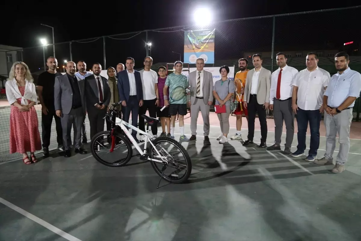 Diyarbakır\'da Sağlıkçılar Tenis Turnuvası Tamamlandı