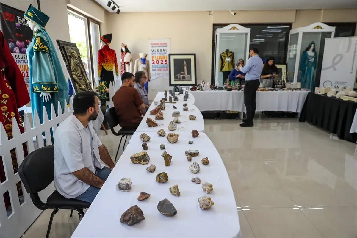Diyarbakır\'da Süs Taşları Fuarı Açıldı