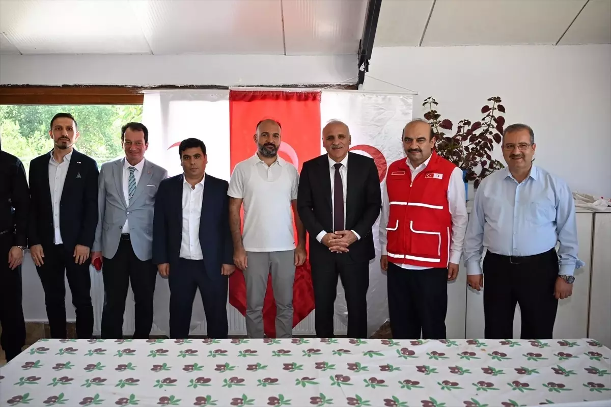 Vali Zorluoğlu Kızılay Bağışçılarıyla Buluştu