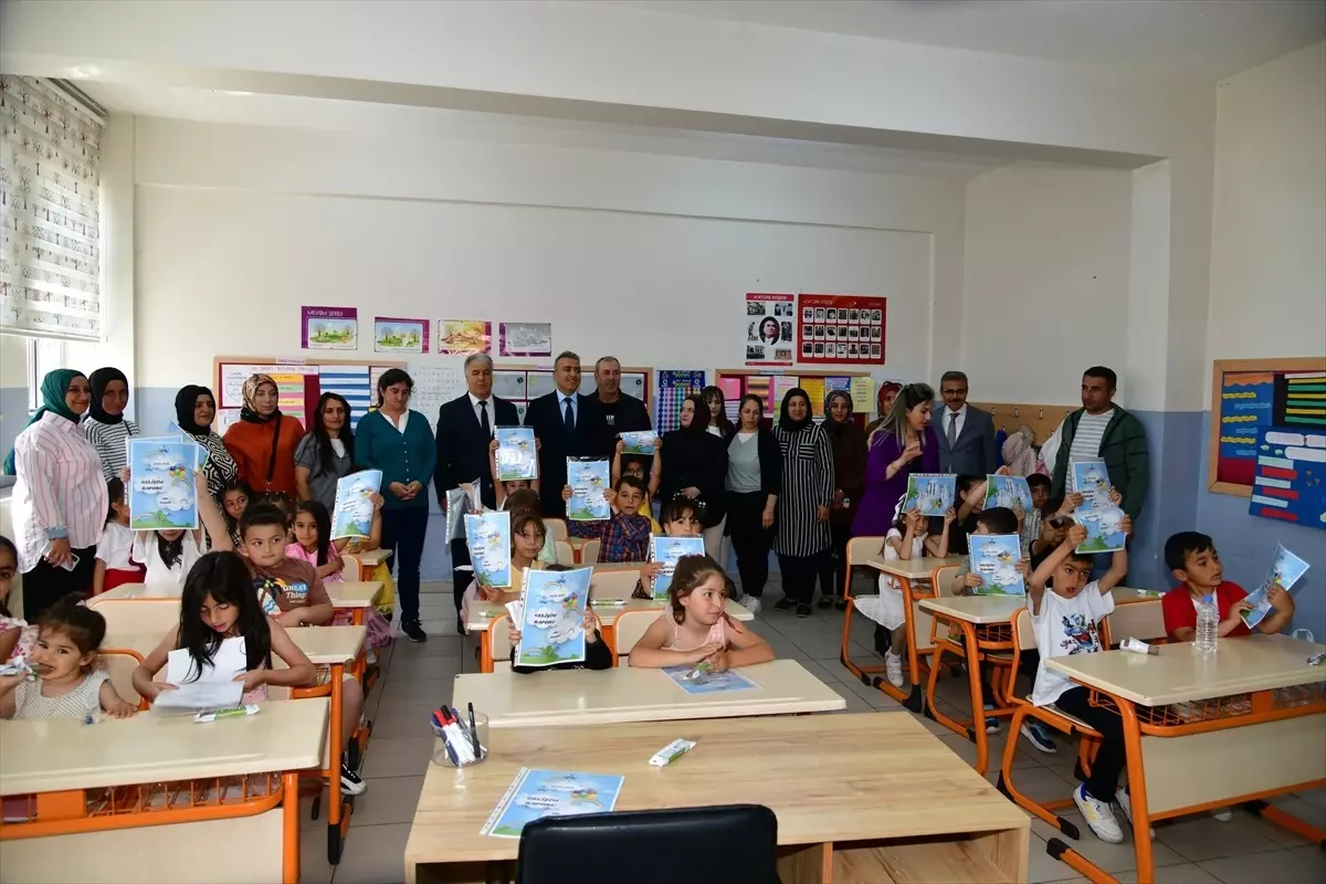 Öğrenciler Karnelerini Aldı