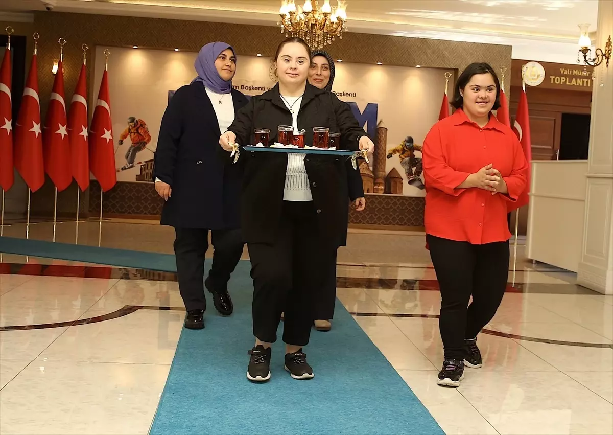 Valilikte Down Sendromlu İki Çalışan Neşe Kaynağı Oldu