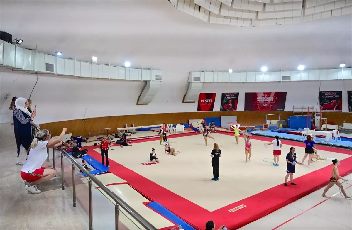 İstanbul\'da Down Sendromlular Cimnastik Şampiyonası Başladı