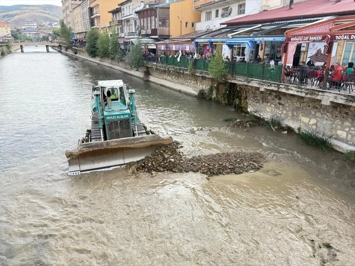 Çoruh Nehri\'nde Rüsubat Temizliği