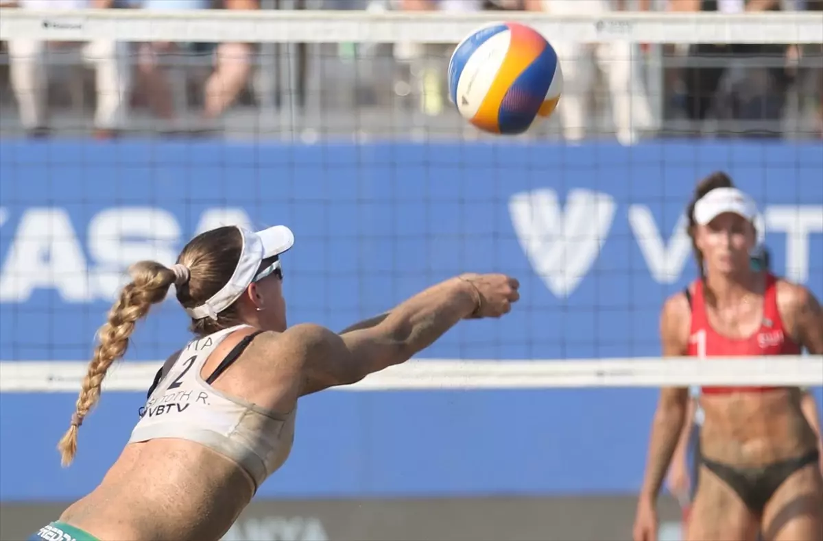 Alanya\'da Plaj Voleybolu Şampiyonu İsviçre