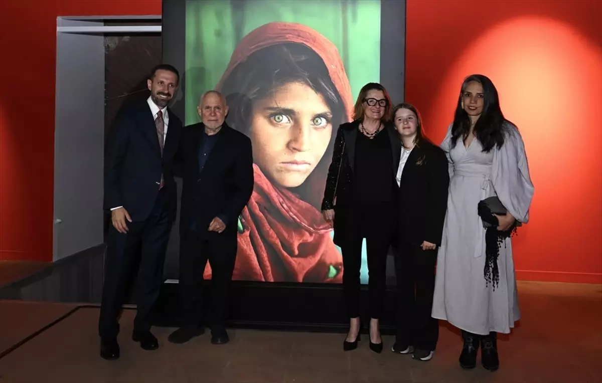 Steve McCurry\'den İstanbul\'da "The Haunted Eye" Sergisi