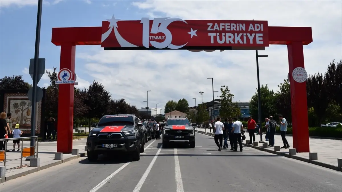 Düzce\'de off-road tutkunları "15 Temmuz Demokrasi ve Milli Birlik Günü" turu düzenledi