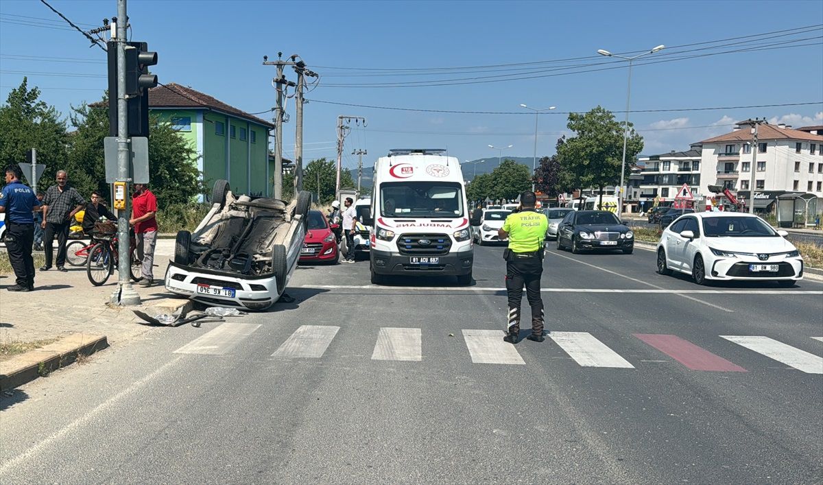 Düzce\'de Trafik Kazası: 2 Yaralı