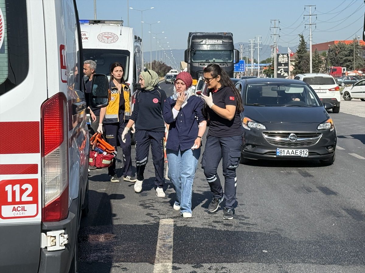 Düzce\'de zincirleme kaza: 6 işçi yaralı