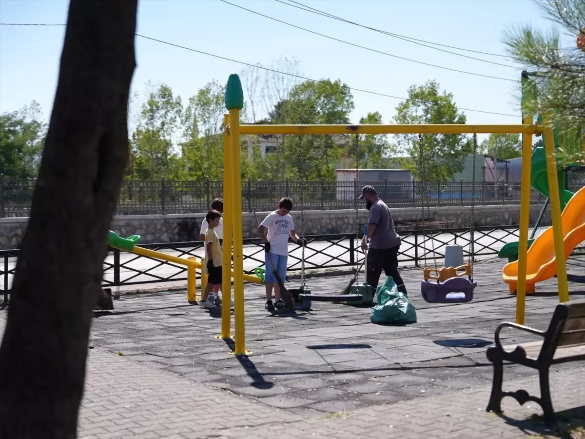 Düzce\'de Tuhafiyeciler Pazaryeri İnşaatı Devam Ediyor