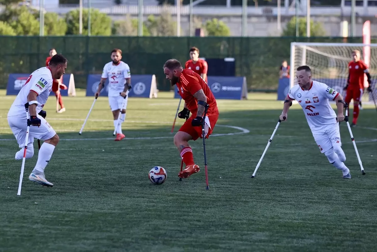 İngiltere ve Polonya 2-2 Berabere