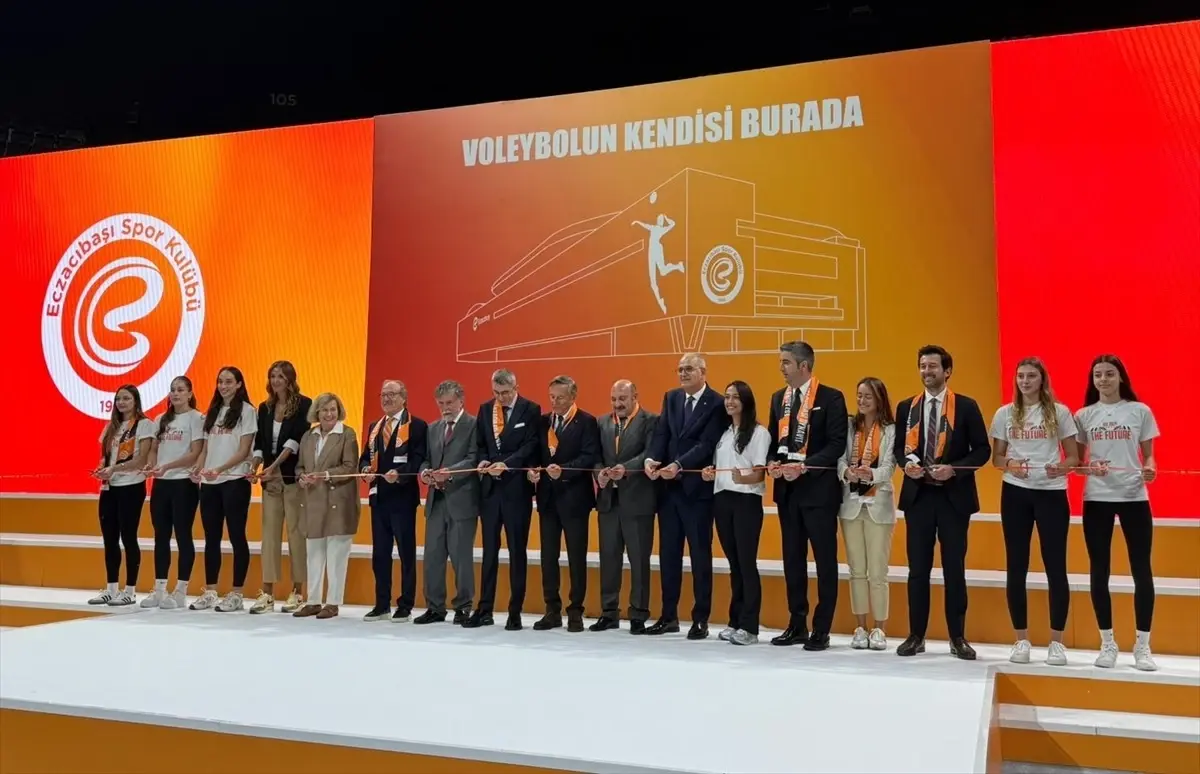 Eczacıbaşı\'nın Yeni Voleybol Salonu Açıldı