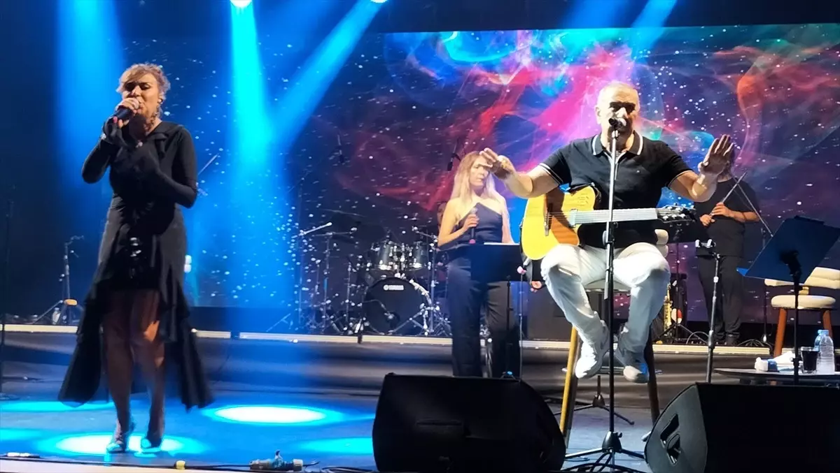 Özülkü Çifti Manavgat\'ta Konser Verdi