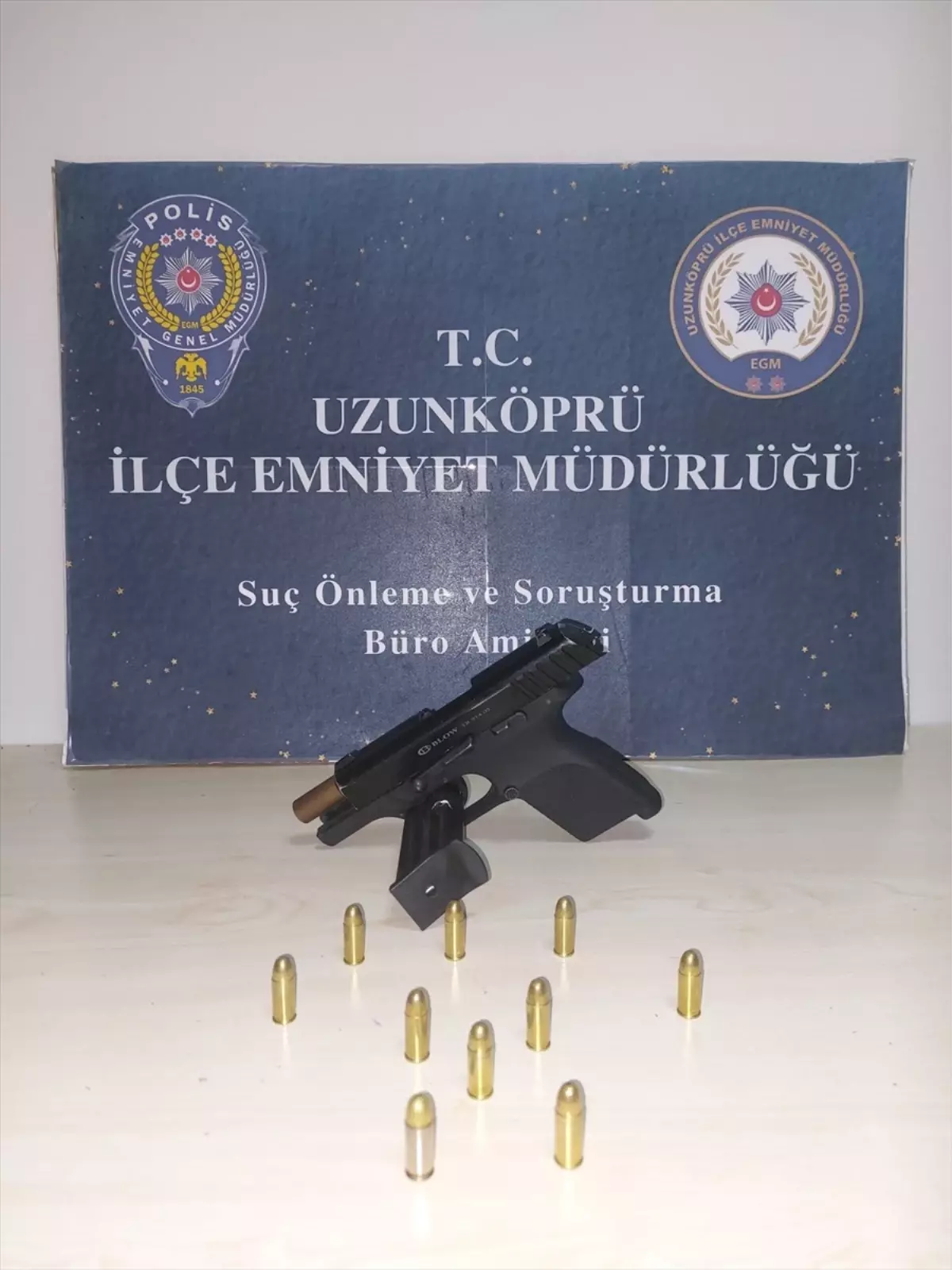 Uzunköprü\'de Üst Aramasında Tabanca Ele Geçirildi