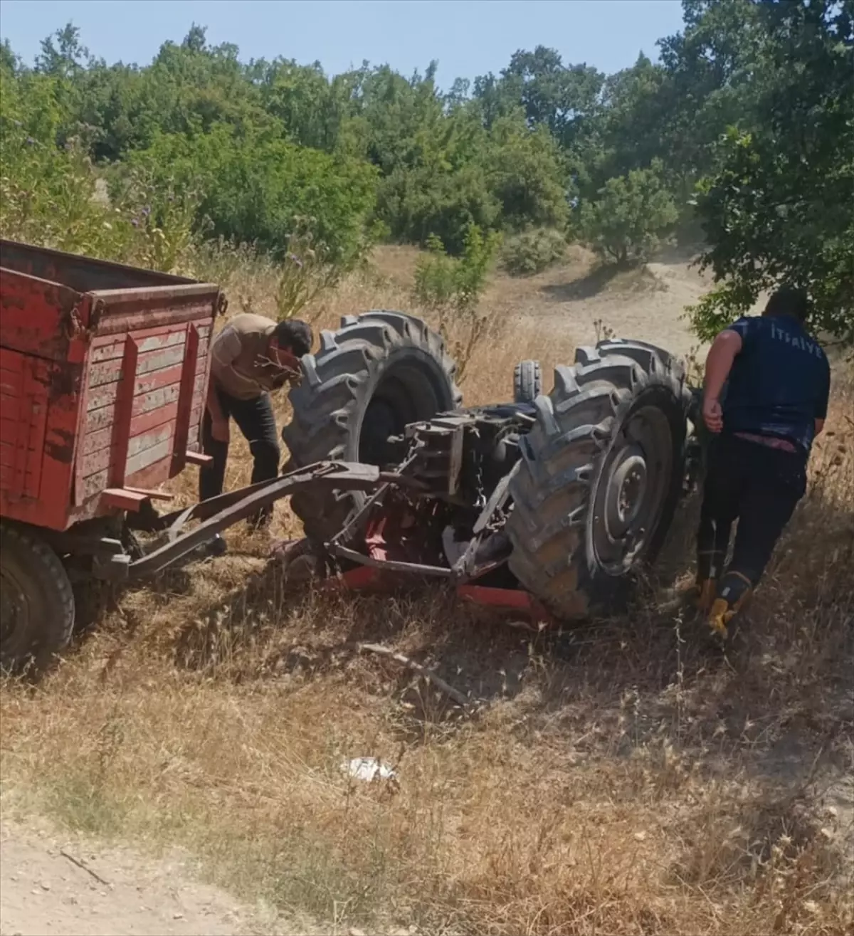 Traktör Devrildi: Sürücü Hayatını Kaybetti