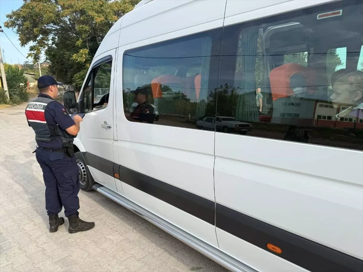 Edirne\'de Jandarma Okul Çevresinde Denetim Yaptı