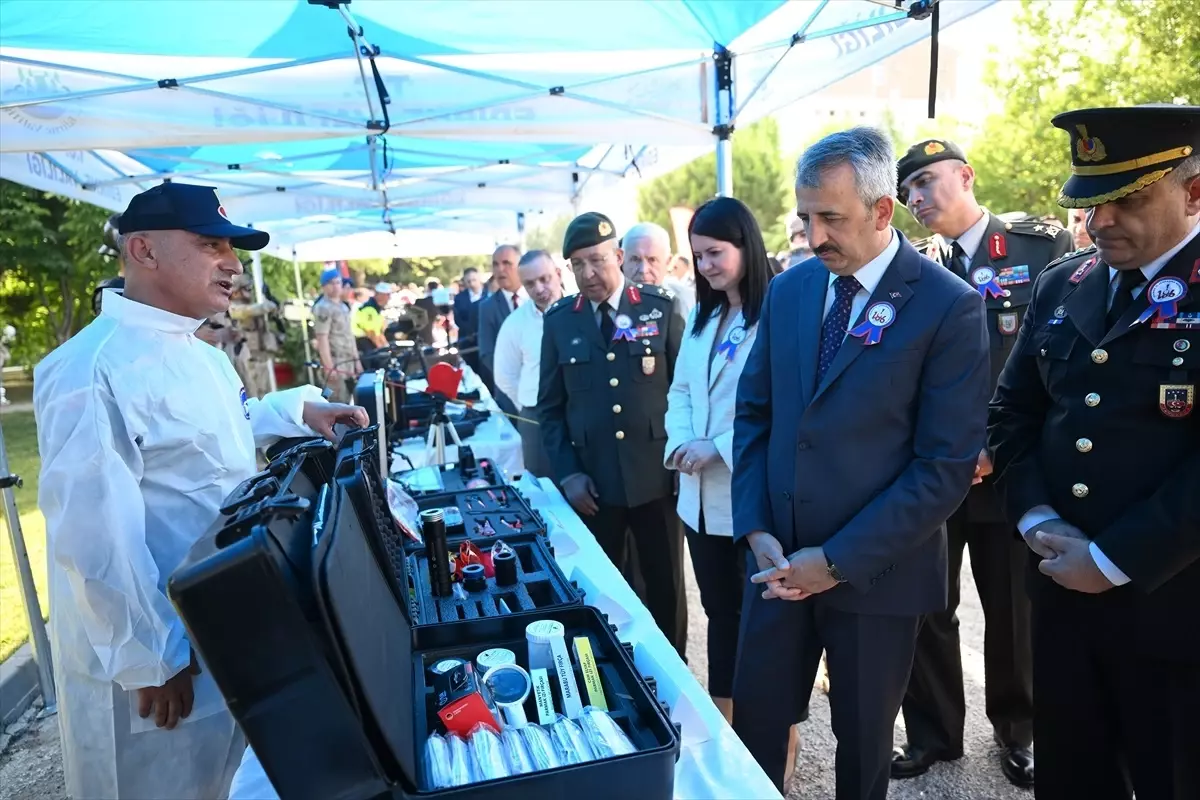 Edirne\'de jandarmanın dedektör köpeği son görevini icra ederek emekli oldu