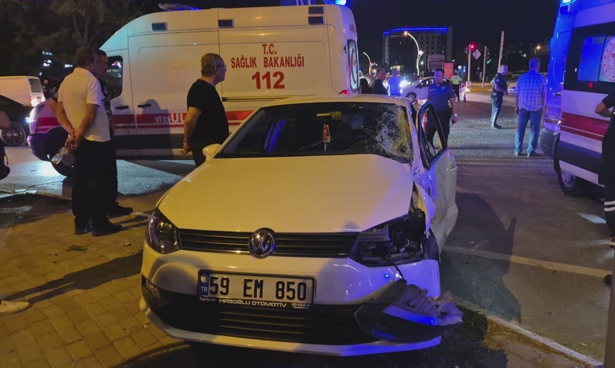 Edirne\'de Trafik Kazası: 3 Yaralı