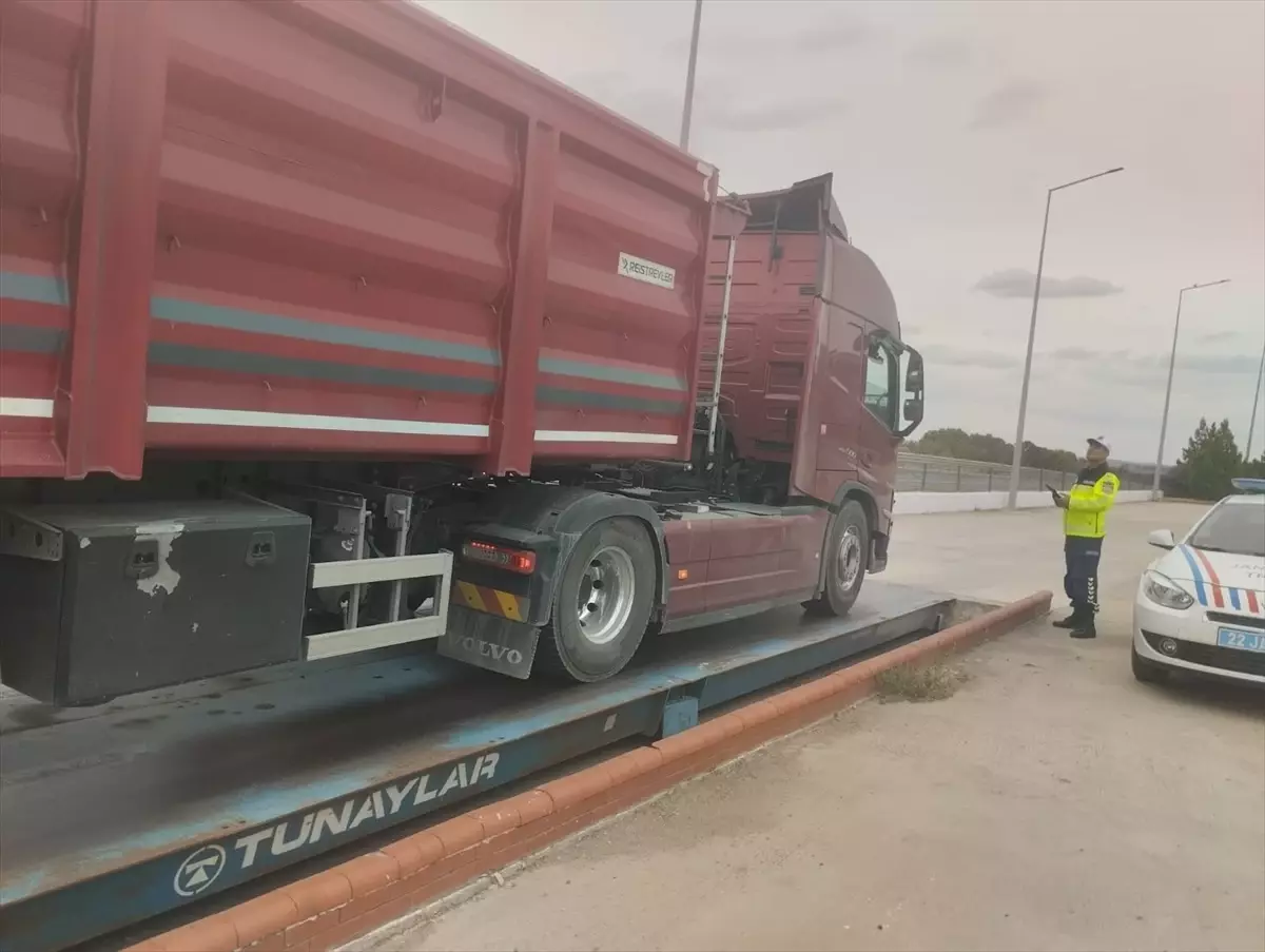 Uzunköprü\'de Taşıma Sınırını Aşan Kamyona Cezai İşlem