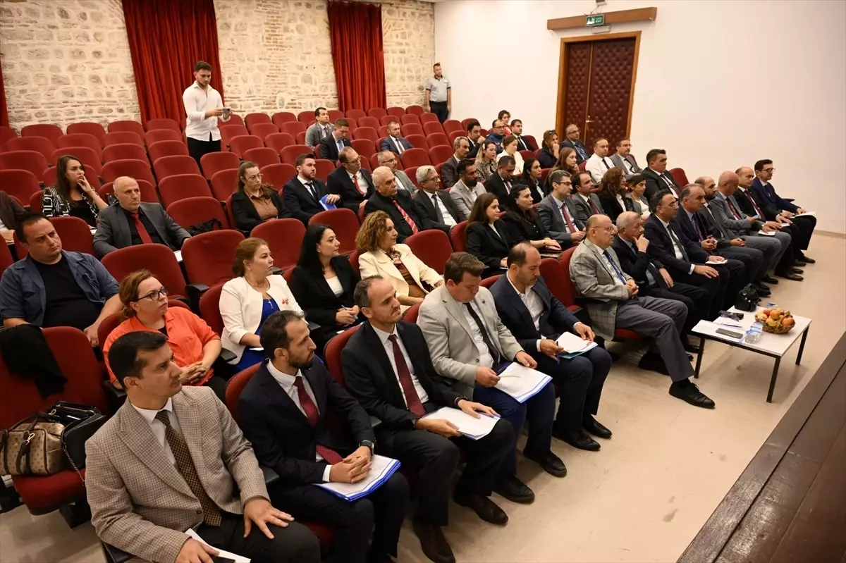 Vali Sezer\'den Dezavantajlı Okullara Destek