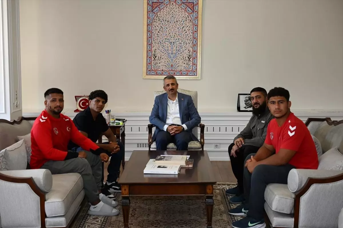 ETUS Başkanı Dilci, Vali Sezer\'i Ziyaret Etti