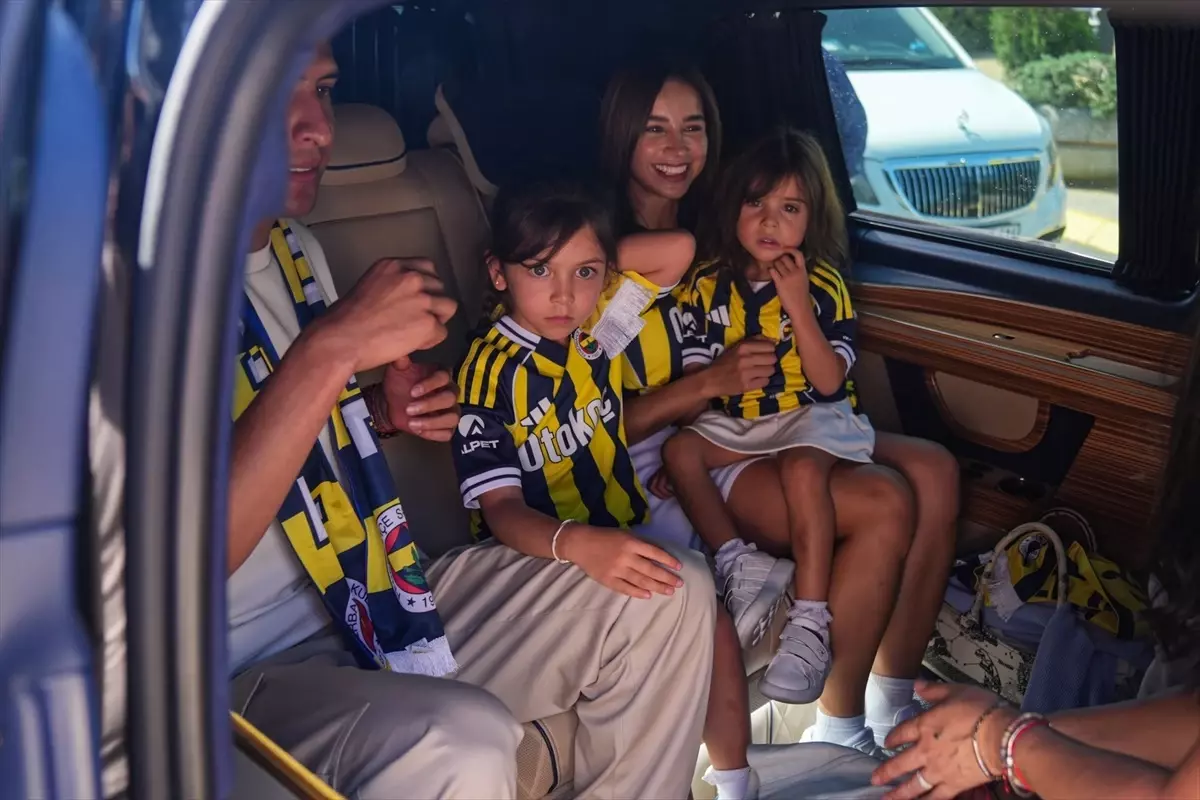 Edson Alvarez İstanbul\'a Geldi