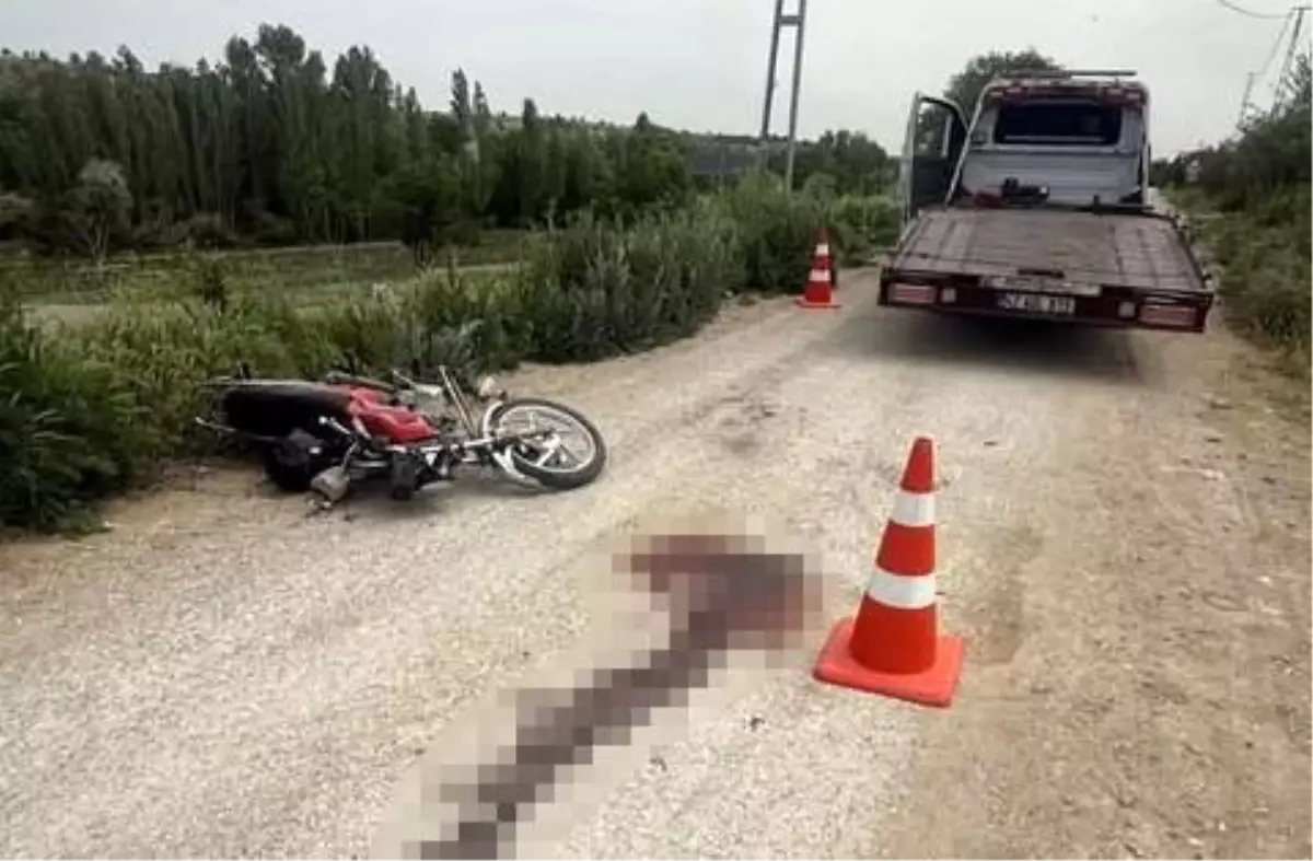 Beyşehir\'de Ehliyetsiz Sürücü Motosikletliye Çarptı, Hayatını Kaybetti