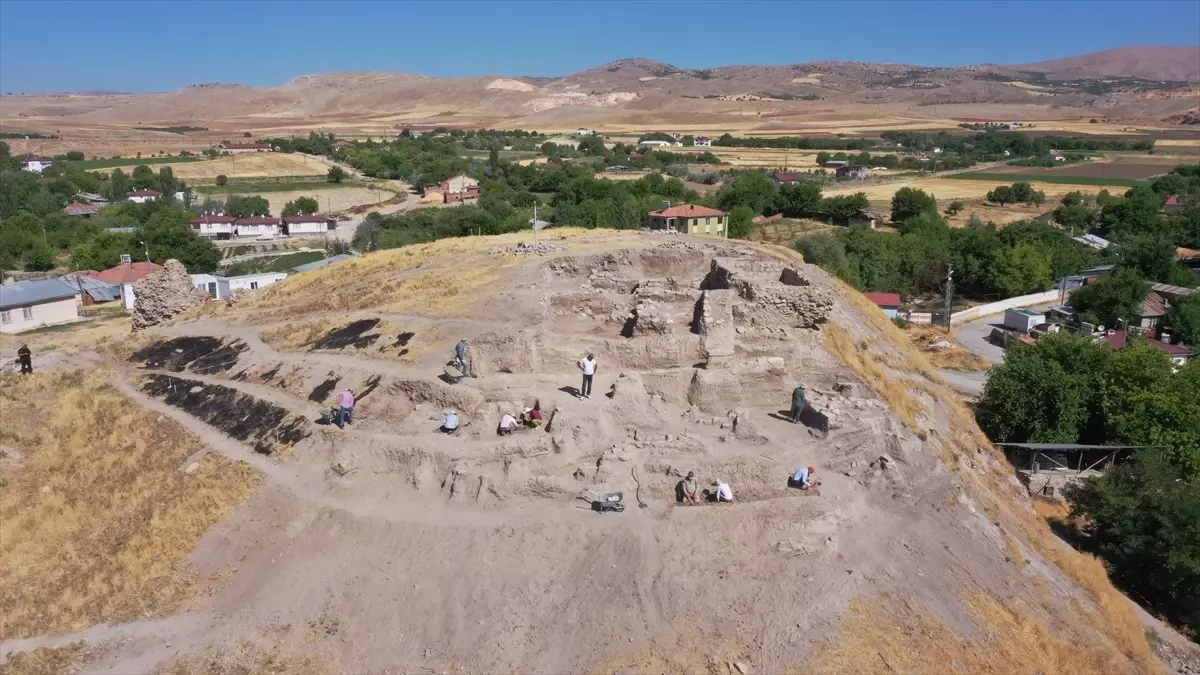 Elazığ\'da 6 Bin Yıllık Tapınak Bulundu