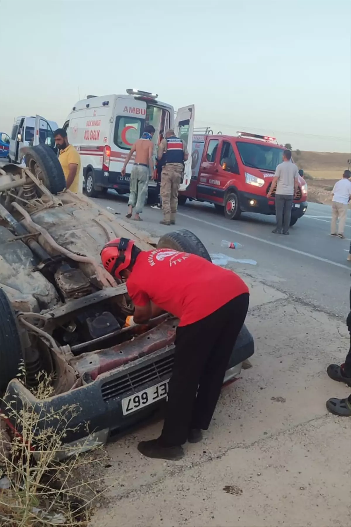 Elazığ\'da Otomobil Devrildi: 5 Yaralı
