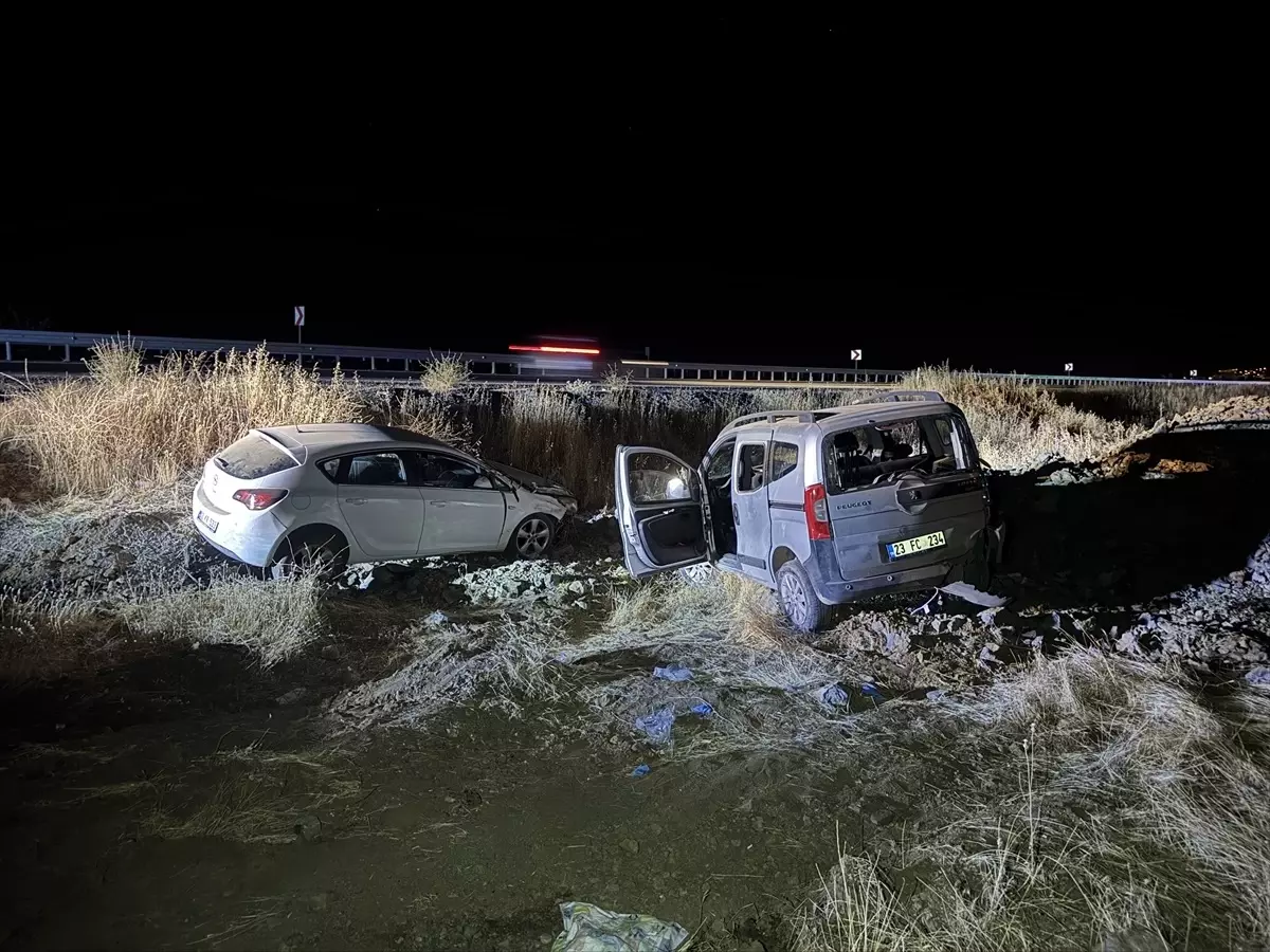 Elazığ\'da Trafik Kazası: 9 Yaralı