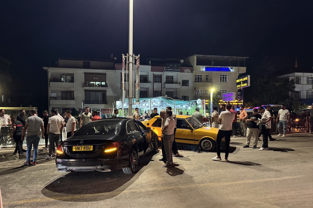Elazığ\'da zincirleme trafik kazasında 3 kişi yaralandı