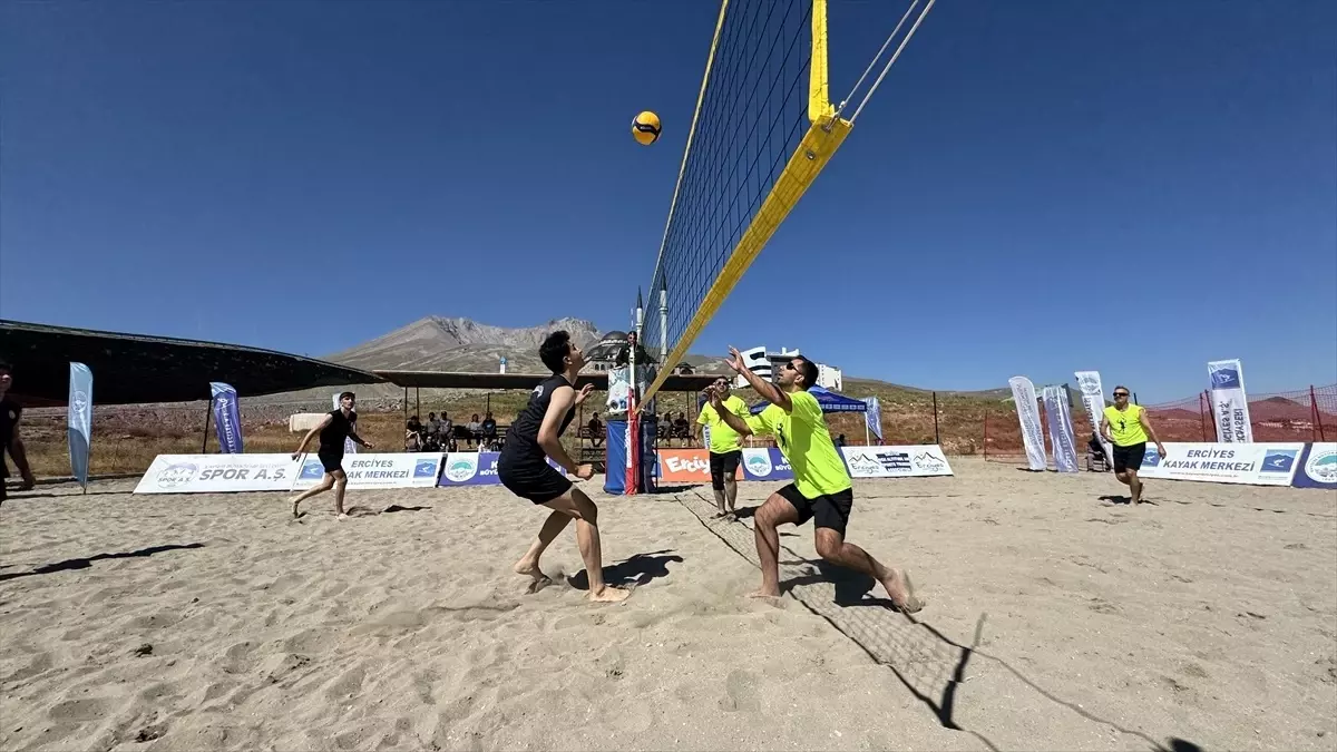 En Havalı Voleybol Turnuvası Başladı