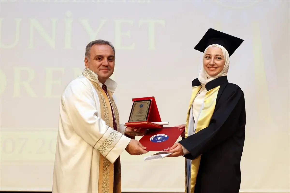 Erciyes Üniversitesi\'nde 82 Öğrenci Mezun Oldu