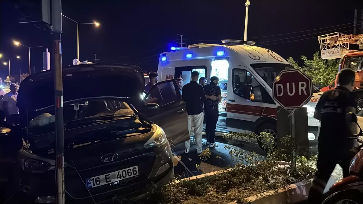 Erzincan\'da Zincirleme Trafik Kazası: 5 Yaralı