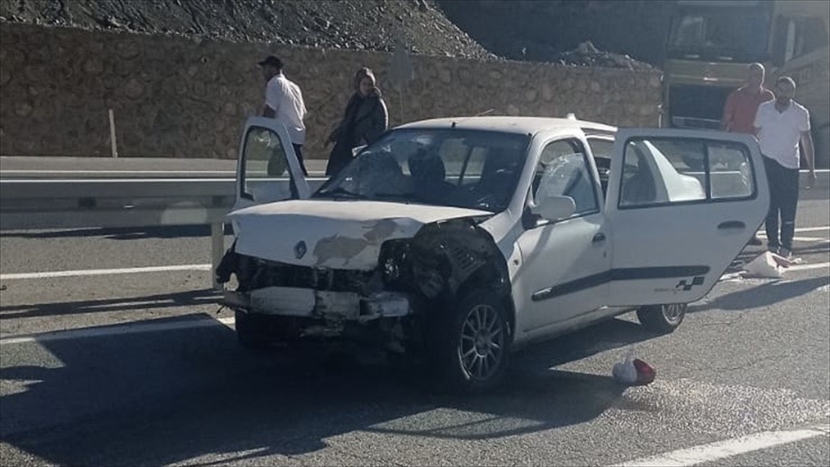 Erzincan\'da Kaza: 5 Yaralı