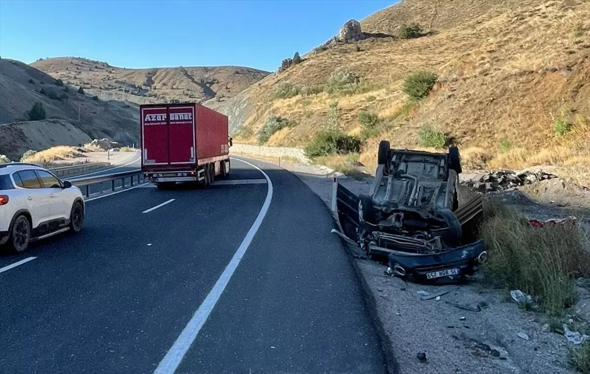 Erzincan\'da Trafik Kazası: 3 Yaralı