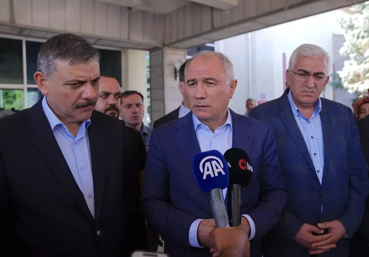 Oltu\'da Taş Ocağında Göçük: 3 İşçi Hayatını Kaybetti