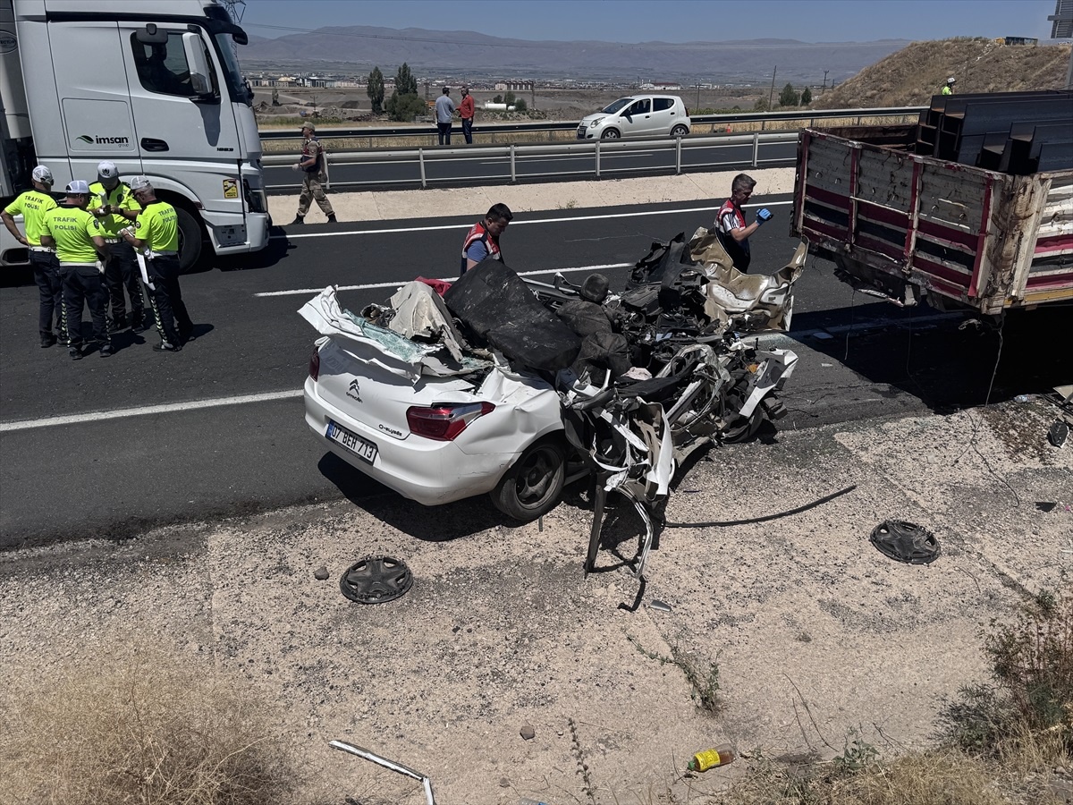 Erzurum\'da Trafik Kazası: Genç Sürücü Hayatını Kaybetti