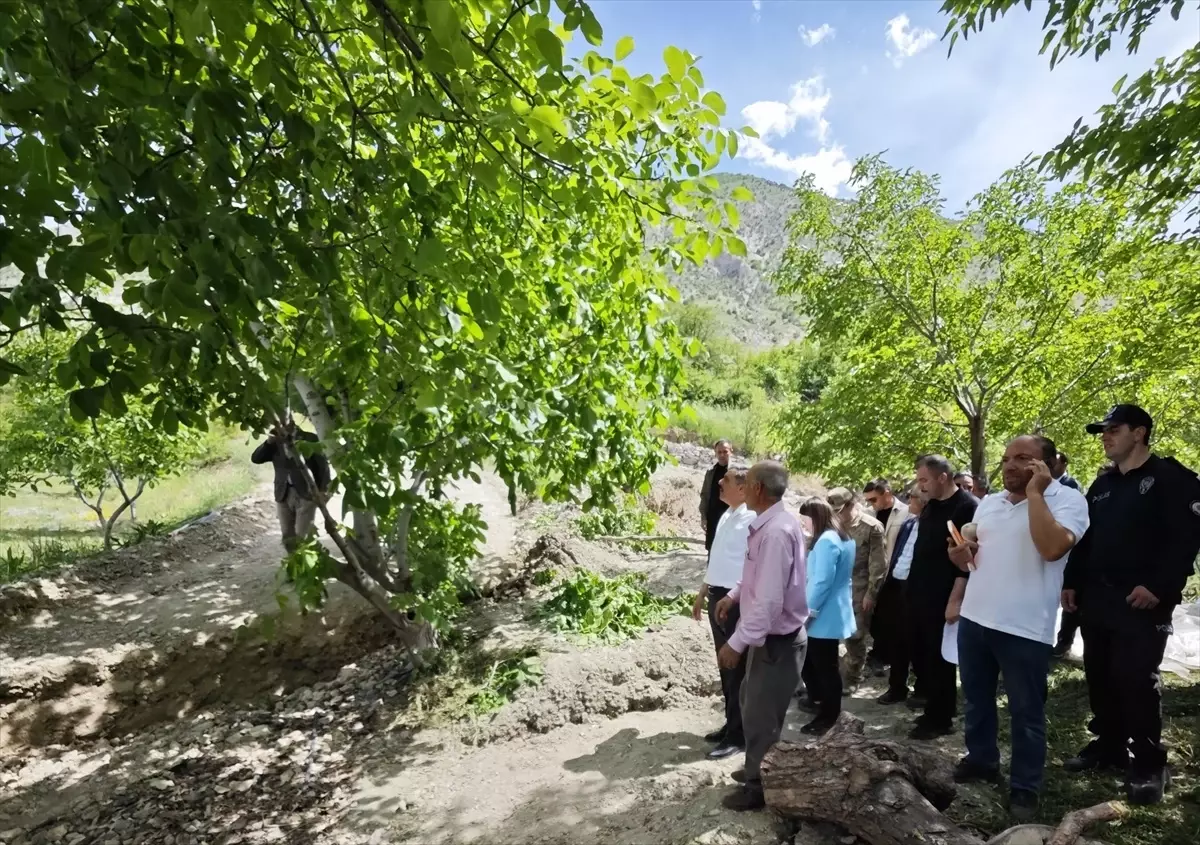Uzundere\'de Toprak Kayması: 38 Ev Tahliye Edildi
