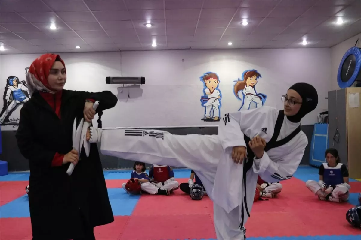 Serap Dinçer\'den Şampiyon Sporcular Yetiştiriyor