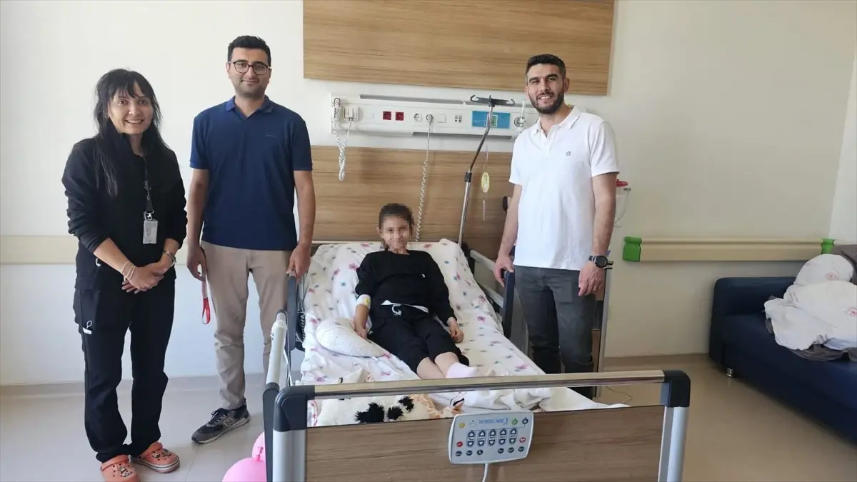 9 Yaşındaki Kızın Midesinden Saç Yumağı Çıkarıldı