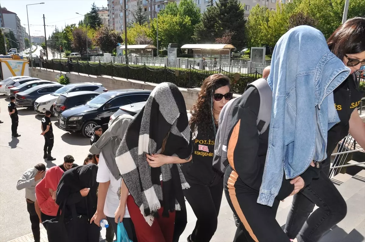 Eskişehir\'de Fuhuş Operasyonu: 19 Gözaltı