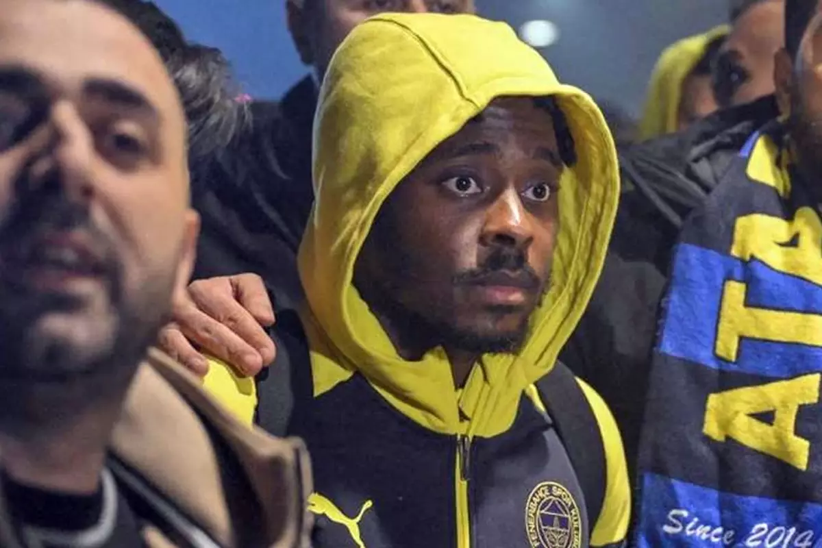 Eskortlarla adı çıkan Osayi\'ye bir darbe de sevgilisinden