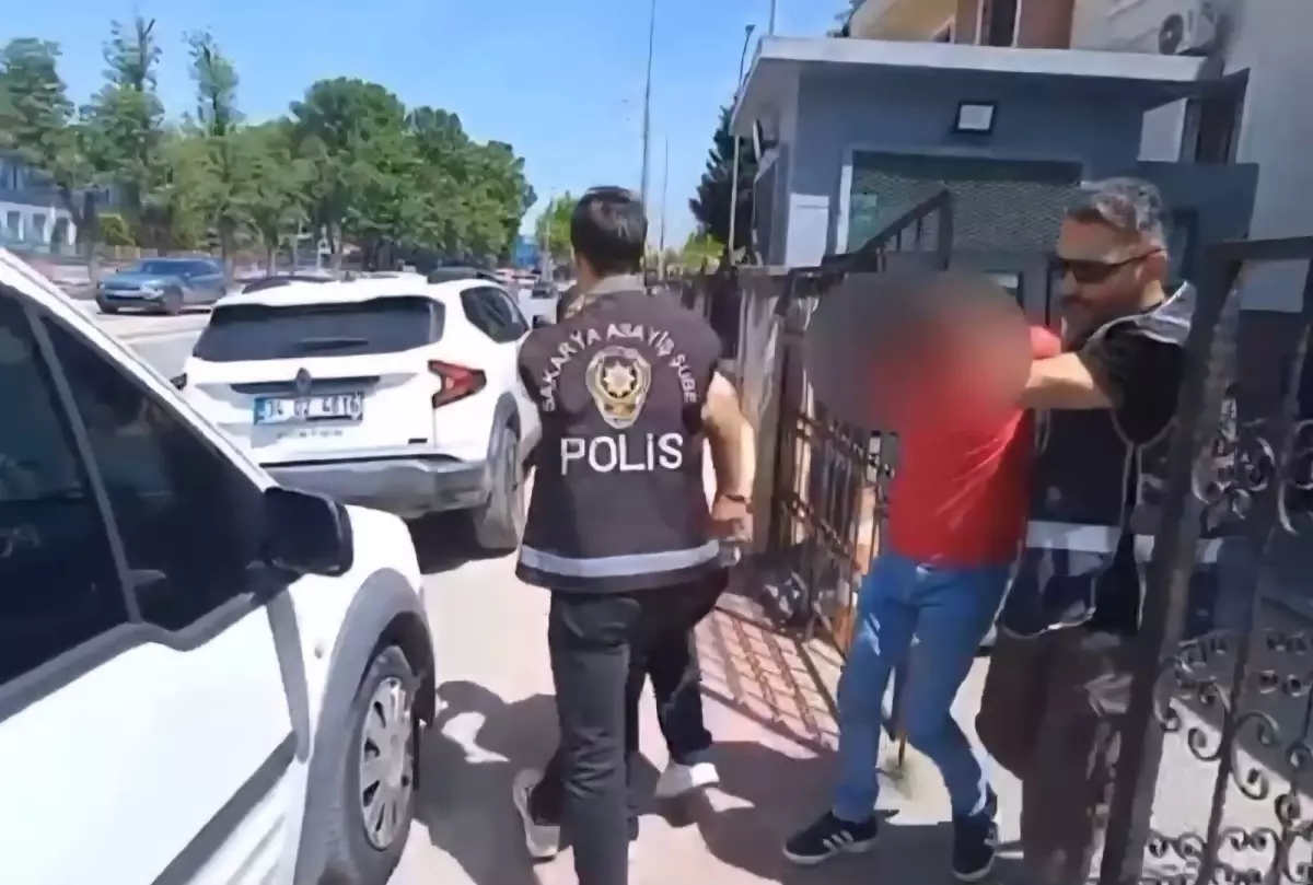 Hırsızlık Şüphelileri Adapazarı\'nda Yakalandı
