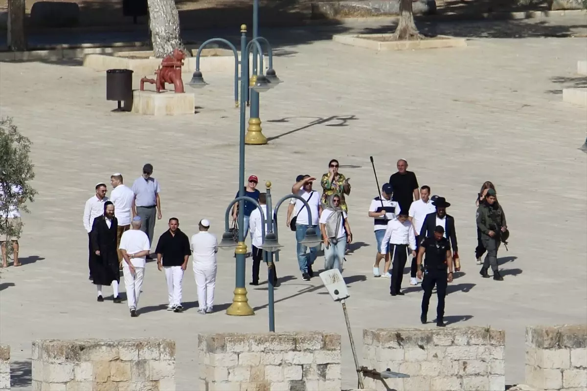 Mescid-i Aksa\'ya Fanatik Baskın